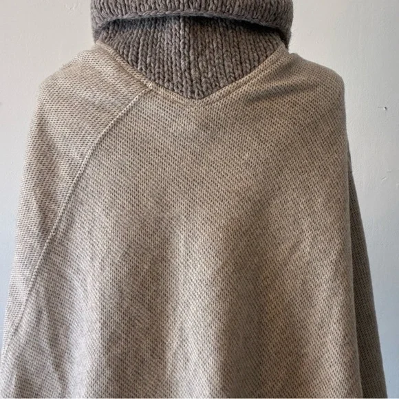 Handmade Beige Knit Wool Blend Poncho with Fringe - Picture 4 of 11